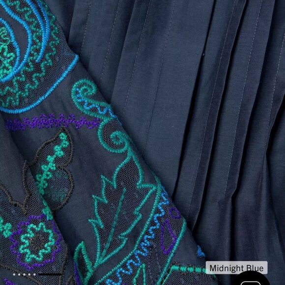 Kobi Halperin

NWT 495.00 Reese Floral Embroidered Silk Blouse SMALL - Picture 5 of 9